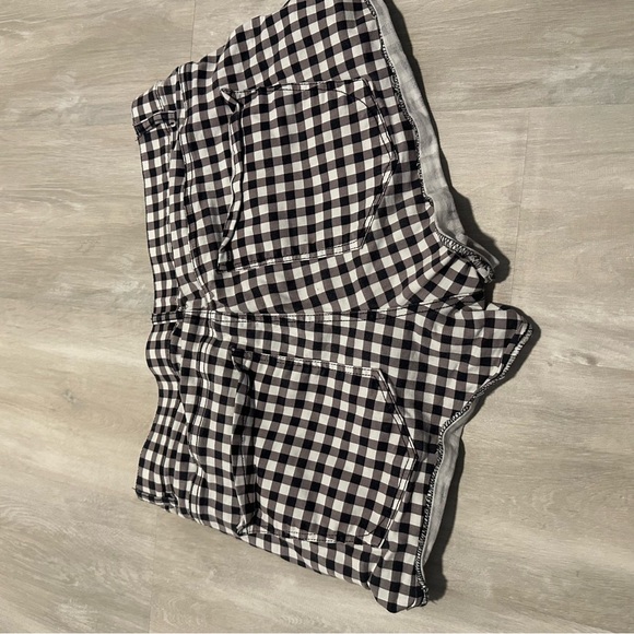 Express Shortie Stretch High Rise Black Gray White Print Shorts Sz 12 - Picture 5 of 5
